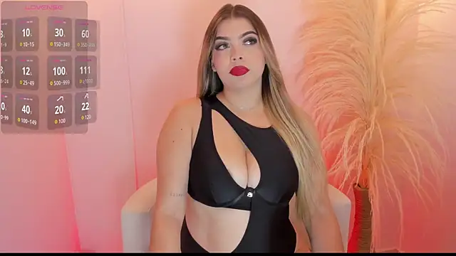 thaliafox  online show from October 1, 2025, 9:51 pm