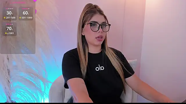 thaliafox  online show from January 23, 2025, 7:51 pm