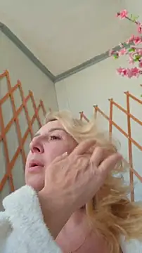 Snapshot of MariaRichi_ chatting on May 24, 2026, 6:35 am MariaRichi online show from May 24, 2026, 6:35 am