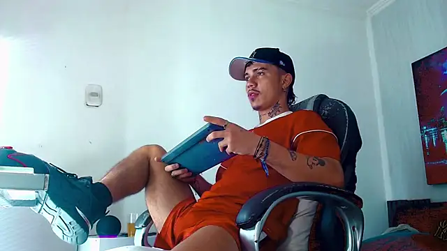 Snapshot of HannibalLester chatting on March 18, 2025, 2:08 am HannibalLester online show from March 18, 2025, 2:08 am