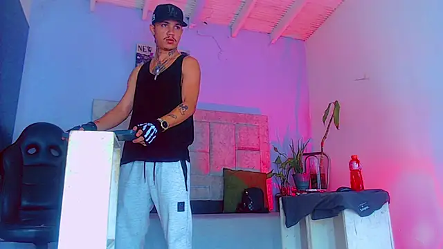 Snapshot of HannibalLester chatting on October 5, 2025, 4:47 am HannibalLester online show from October 5, 2025, 4:47 am