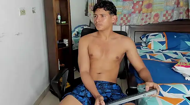 Snapshot of yei-sant chatting on February 9, 2025, 10:00 pm yei-sant online show from February 9, 2025, 10:00 pm