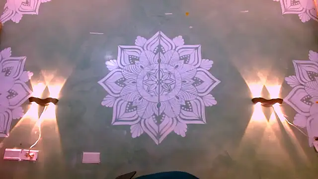 Emili Roux online show from March 21, 2025, 3:35 pm