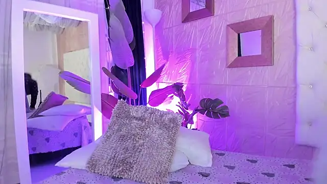 sadashi moon  online show from March 19, 2025, 1:43 am