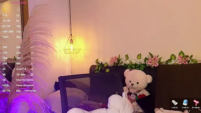 Hannah williams1 online show from September 28, 2025, 7:32 pm