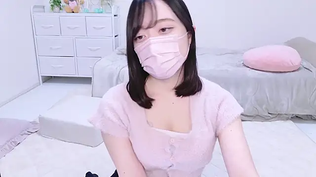 Yurie  online show from February 8, 2025, 11:01 am