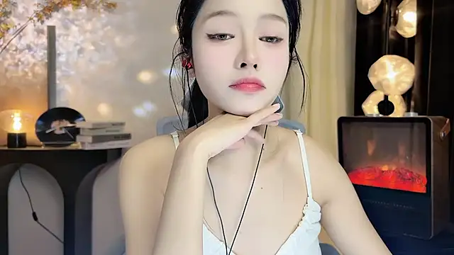 xiaodaibabyy online show from February 22, 2025, 4:30 pm