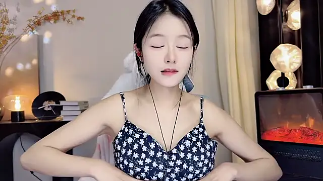 xiaodaibabyy online show from March 1, 2025, 4:54 pm