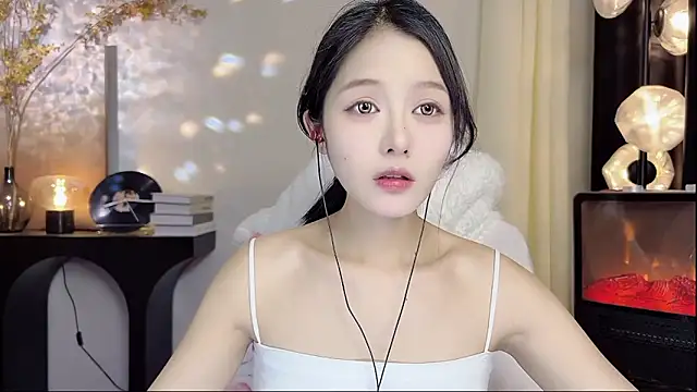 xiaodaibabyy online show from March 4, 2025, 1:23 am