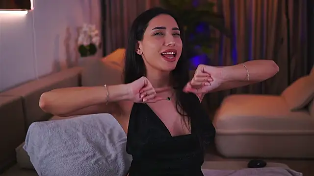 GinaValentinna online show from March 13, 2025, 1:32 am