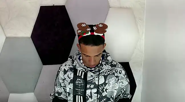 Snapshot of AbrahanBratz chatting on December 17, 2024, 11:39 am AbrahanBratz online show from December 17, 2024, 11:39 am