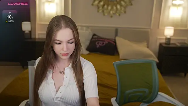 Julia  Star  online show from March 31, 2026, 6:43 pm