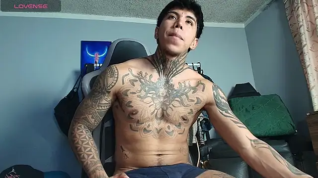 Nickhot0609 online show from April 16, 2026, 9:39 pm