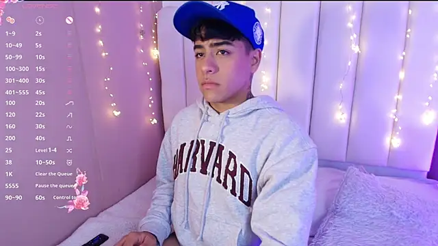 kiing azahell online show from March 18, 2025, 5:02 am