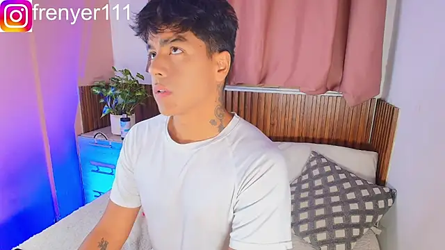 kiing azahell online show from April 11, 2026, 3:03 am