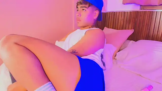 kiing azahell online show from September 19, 2025, 2:15 am