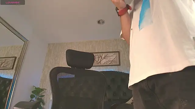 Snapshot of MattDevon chatting on February 8, 2026, 1:36 am MattDevon online show from February 8, 2026, 1:36 am