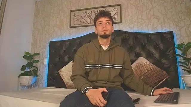 Snapshot of MattDevon chatting on February 15, 2026, 4:24 am MattDevon online show from February 15, 2026, 4:24 am