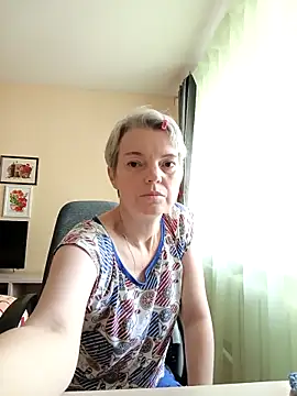 Snapshot of Cutie_Erikaa1 chatting on June 15, 2026, 4:34 am Cutie Erikaa1 online show from June 15, 2026, 4:34 am