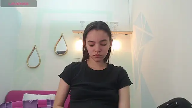 Mia-kalinfa online show from February 4, 2025, 3:15 pm