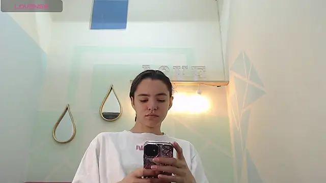 Mia-kalinfa online show from February 27, 2025, 1:17 pm