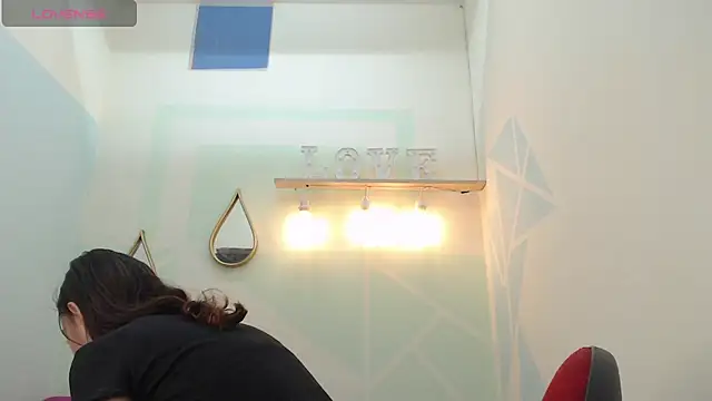 Mia-kalinfa online show from February 4, 2025, 12:11 pm