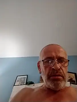 geilerschwanz64 online show from September 22, 2025, 7:09 pm