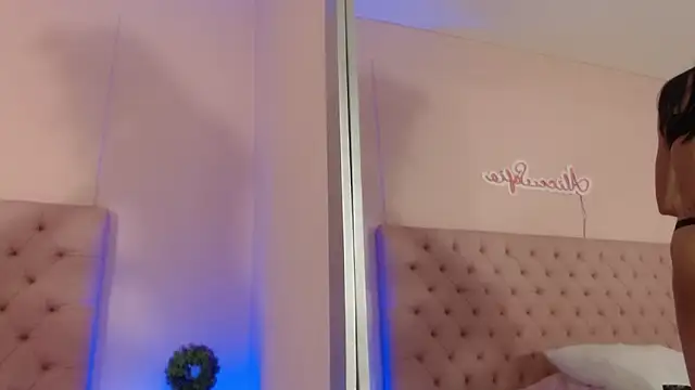 Snapshot of alice_sofia chatting on October 27, 2025, 1:34 pm alice sofia online show from October 27, 2025, 1:34 pm