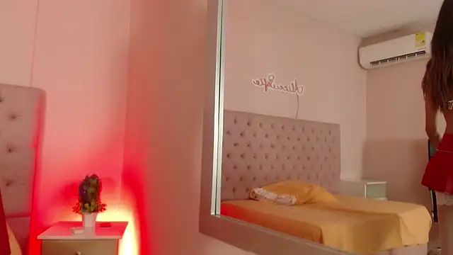 Snapshot of alice_sofia chatting on October 4, 2025, 12:39 pm alice sofia online show from October 4, 2025, 12:39 pm