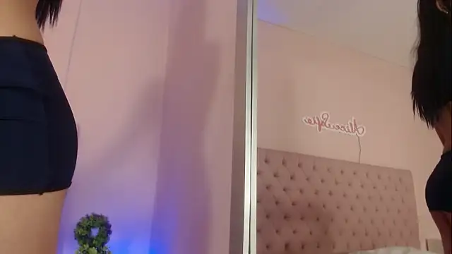 Snapshot of alice_sofia chatting on November 25, 2025, 1:33 pm alice sofia online show from November 25, 2025, 1:33 pm