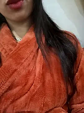 Sexy-divorced-woman online show from February 4, 2025, 5:45 pm