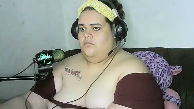 GeovanaLiveHot online show from October 27, 2025, 7:31 am