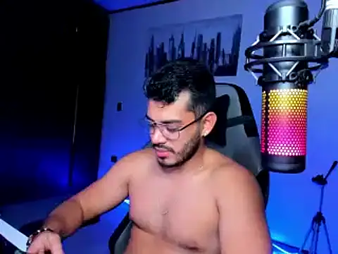 Snapshot of BrunoD31 chatting on December 22, 2024, 11:31 pm BrunoD31 online show from December 22, 2024, 11:31 pm