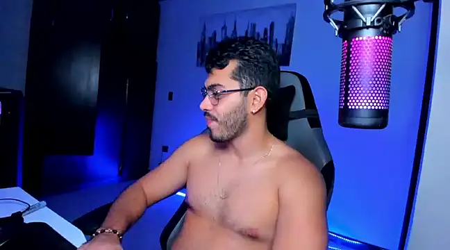 Snapshot of BrunoD31 chatting on January 6, 2025, 11:30 pm BrunoD31 online show from January 6, 2025, 11:30 pm