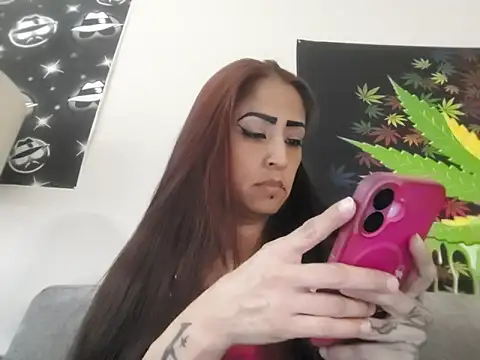 Snapshot of SexiiiMexiii chatting on February 14, 2025, 9:32 pm SexiiiMexiii online show from February 14, 2025, 9:32 pm