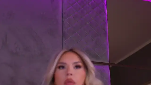 SelenaFrost online show from April 23, 2026, 7:04 am