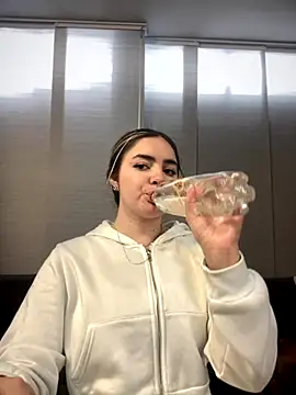 imlindapink online show from September 11, 2025, 4:51 pm