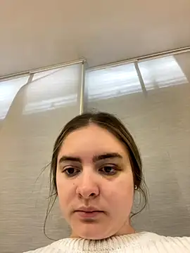 imlindapink online show from October 3, 2025, 3:57 pm