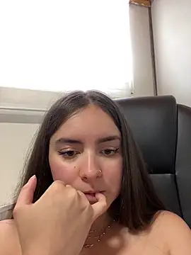 imlindapink online show from March 8, 2025, 8:35 pm