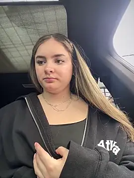 imlindapink online show from September 9, 2025, 4:49 pm