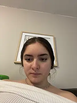 imlindapink online show from March 18, 2025, 8:05 pm