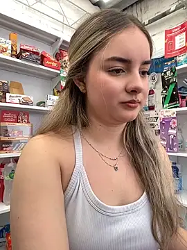 imlindapink online show from April 13, 2026, 6:23 pm