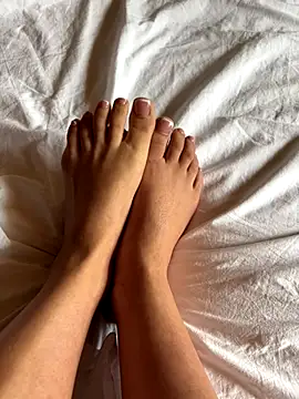 Jessica22years online show from September 13, 2025, 2:28 pm