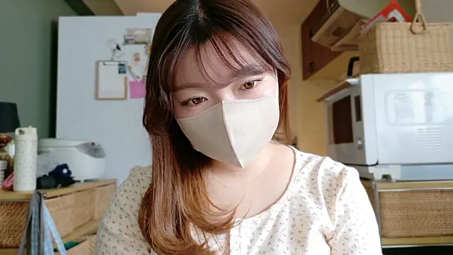  Yui  online show from October 3, 2025, 3:30 am