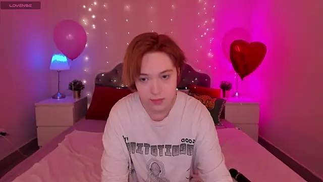 fiamoory online show from March 9, 2025, 11:25 am