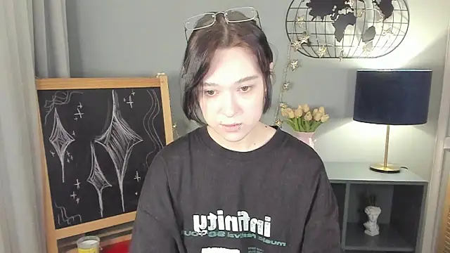 fiamoory online show from April 11, 2026, 8:18 am