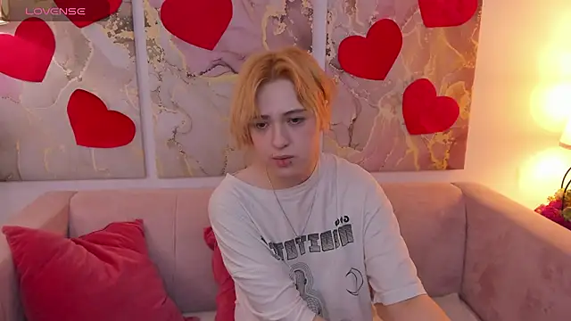 fiamoory online show from February 26, 2025, 4:52 am