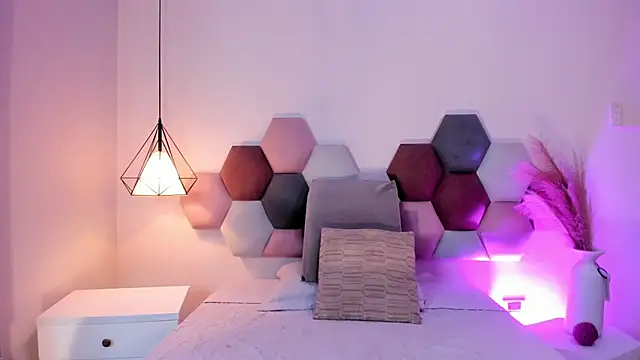 LaraGoldd online show from October 25, 2025, 12:54 am