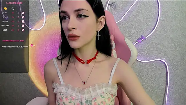 Snapshot of Molly_Crystall chatting on May 31, 2026, 3:23 am Molly Crystall online show from May 31, 2026, 3:23 am