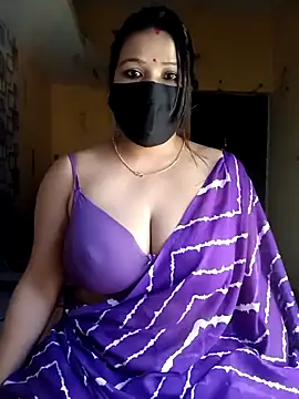 Snapshot of Radhikadavi879 chatting on September 25, 2025, 7:03 am Radhikadavi879 online show from September 25, 2025, 7:03 am